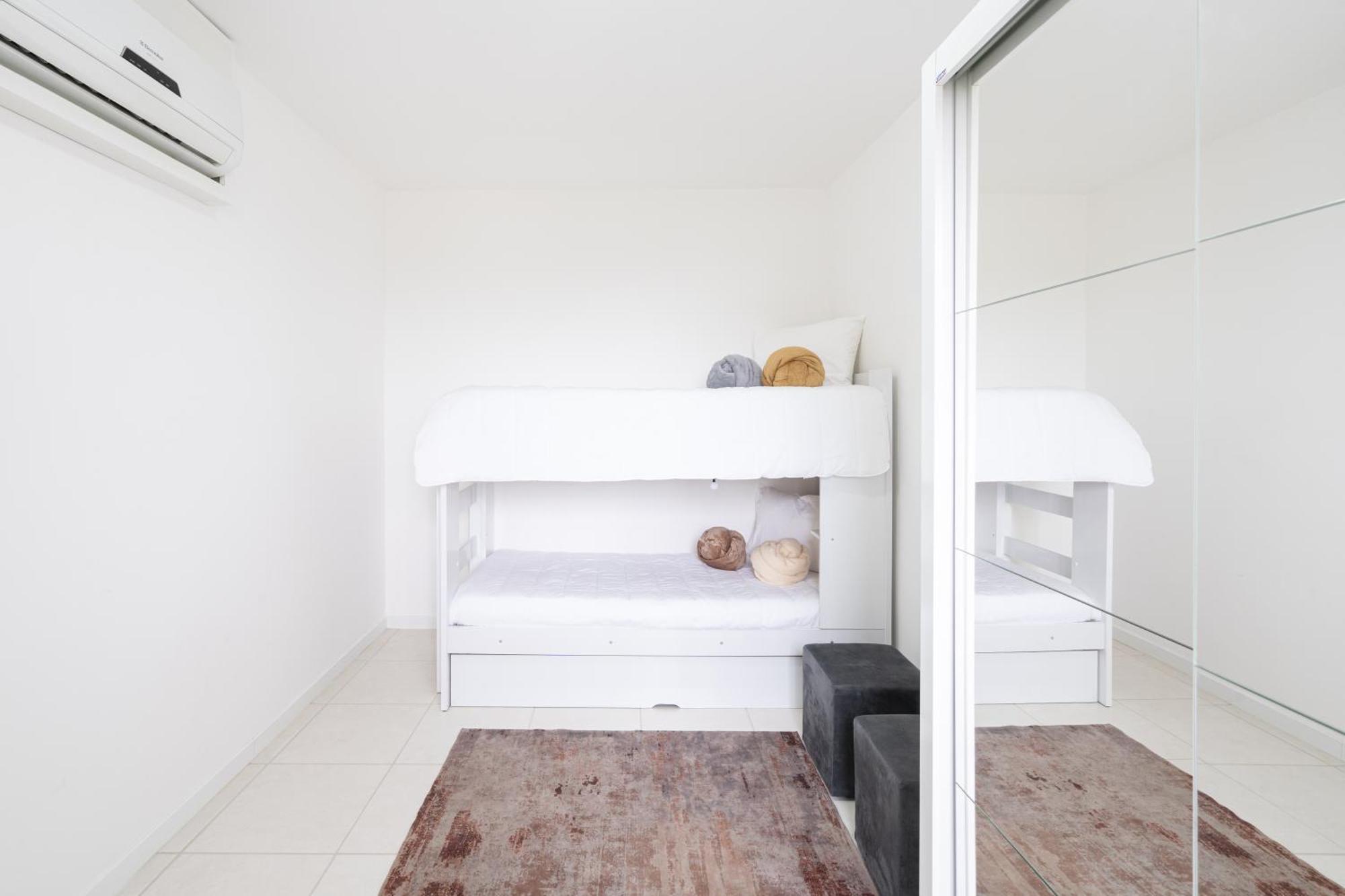 A150 M Da Com Sacada, Wi-fi, Piscina, Portaria 24h, Playground E Vaga De Garagem Picarras